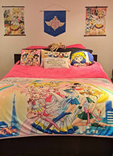 Load image into Gallery viewer, Crisis Moon Compact Pennant